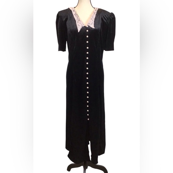 Vintage Ultra Dress Womens Velvet Maxi Size 14W Lace Collar Pearl Button Goth - Picture 1 of 16